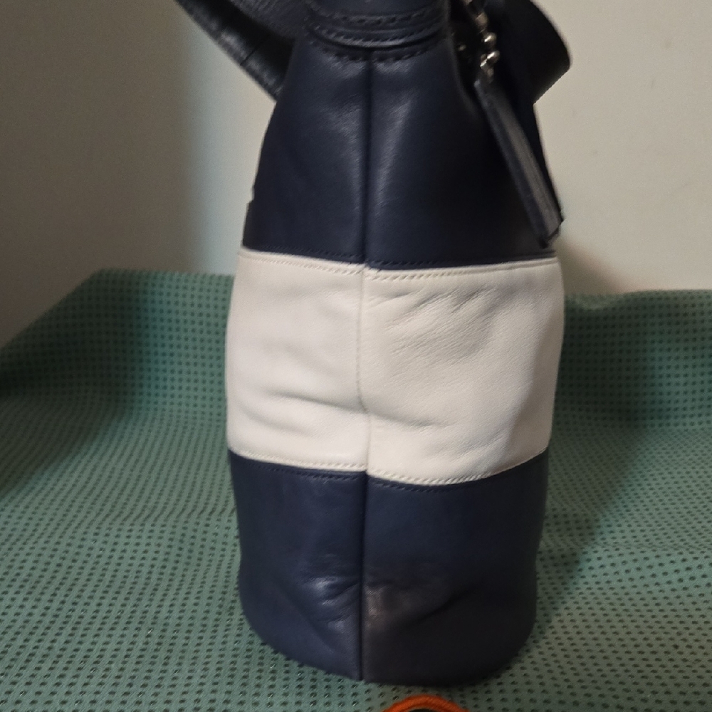 Coach Navy and White Leather Hobo Bag - Picture 5 of 16